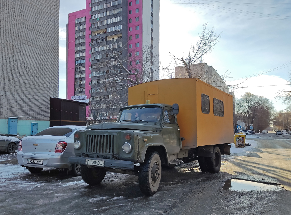 Восточно-Казахстанская область, № F 438 DU — ГАЗ-53-12