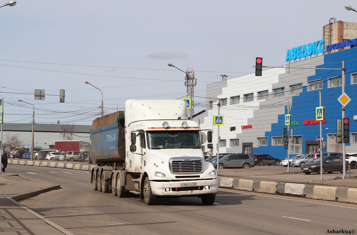 Красноярский край, № Т 894 УА 24 — Freightliner Columbia