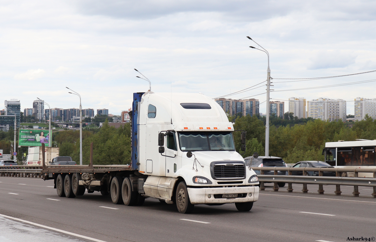 Красноярский край, № А 096 ТВ 124 — Freightliner Columbia