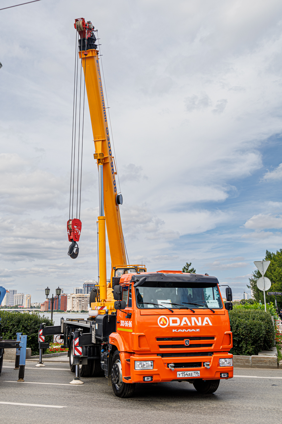 Свердловская область, № У 154 АЕ 196 — КамАЗ-65115-A5(48); Свердловская область — День строителя 2025