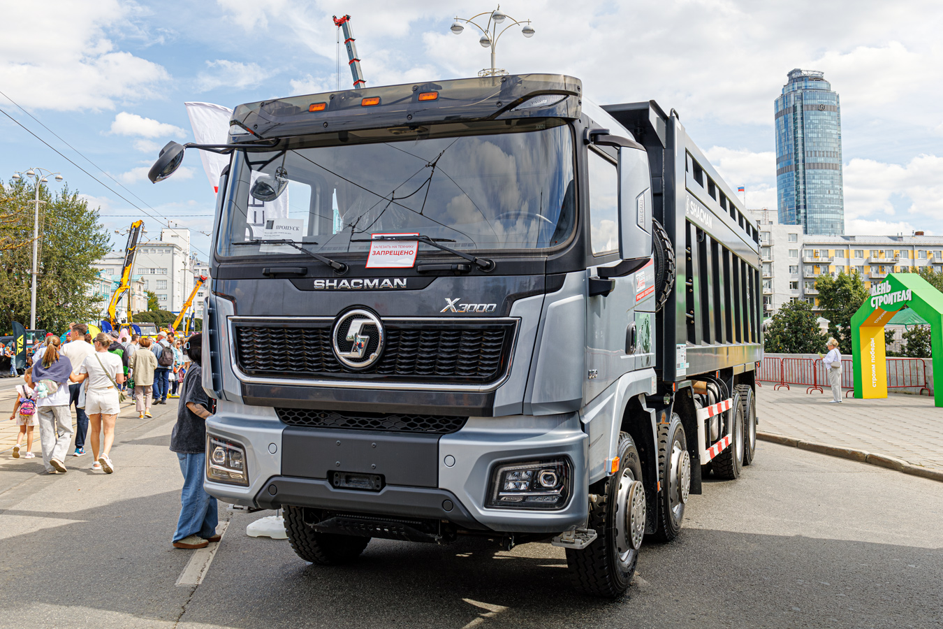 Свердловская область, № (66) Б/Н 0190 — Shaanxi Shacman X3000 SX3318; Свердловская область — Автомобили без номеров; Свердловская область — Новые автомобили; Свердловская область — День строителя 2025