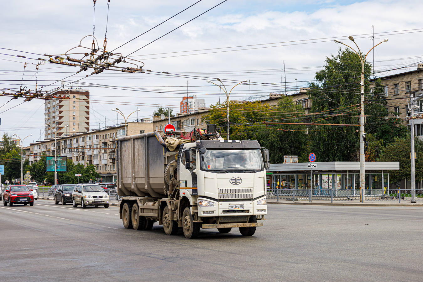 Свердловская область, № С 813 РС 196 — FAW J6 CA3310