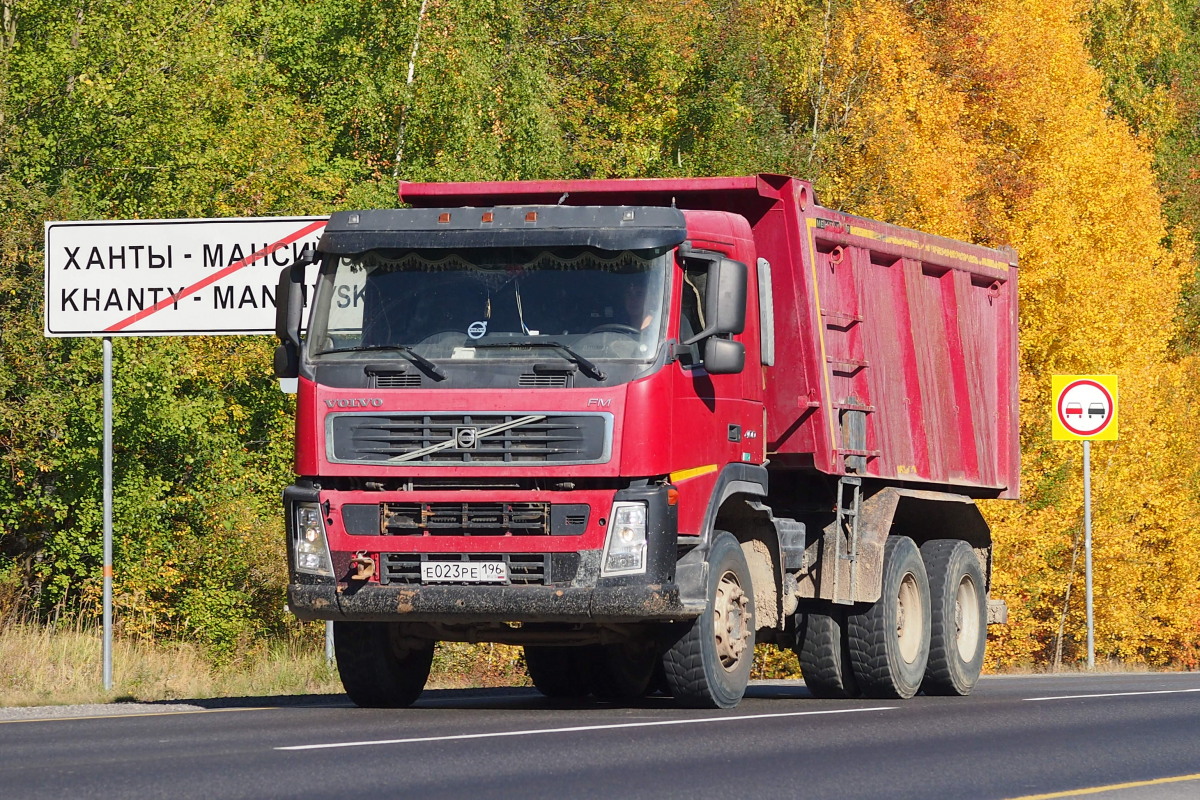 Ханты-Мансийский автоном.округ, № Е 023 РЕ 196 — Volvo ('2002) FM12.400