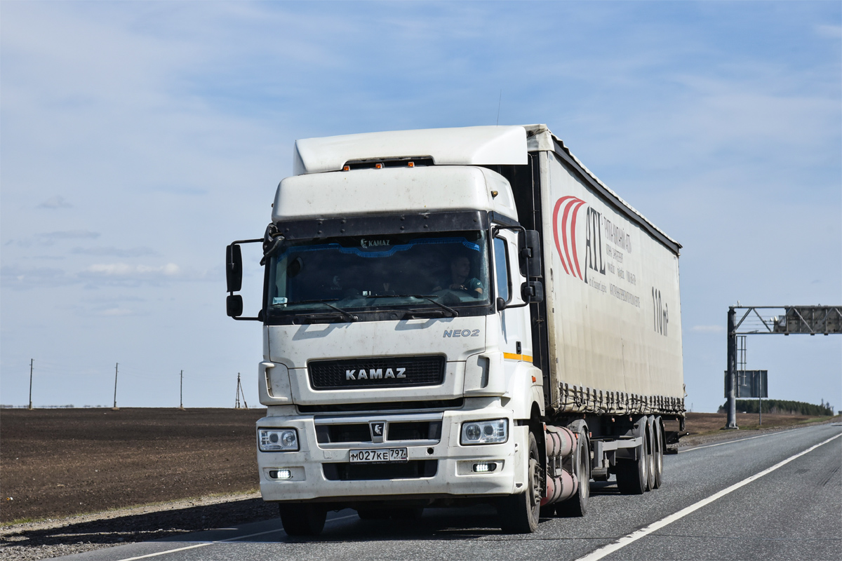 Москва, № М 027 КЕ 797 — КамАЗ-5490 (общая модель)