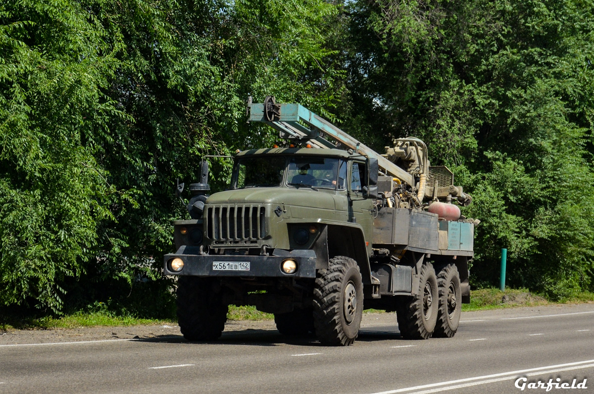 Кемеровская область, № Х 561 ЕВ 142 — Урал-4320-61