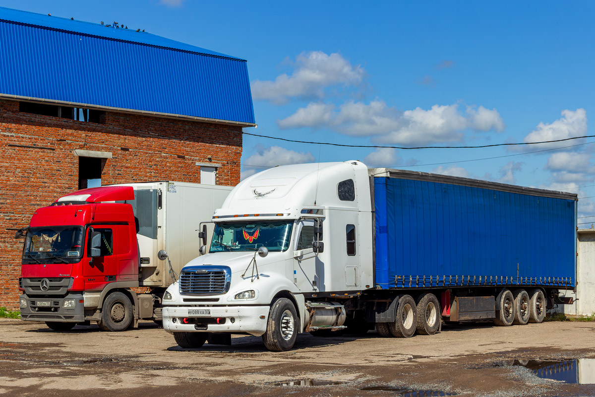 Омская область, № У 088 ХА 57 — Freightliner Columbia