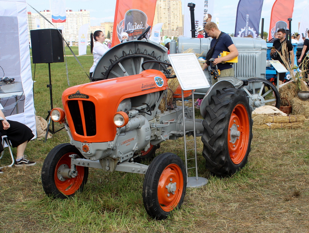 Чувашия, № (21) Б/Н СТ 0043 — Lamborghini (общая модель); Ленинградская область — Аграрная неделя 2025