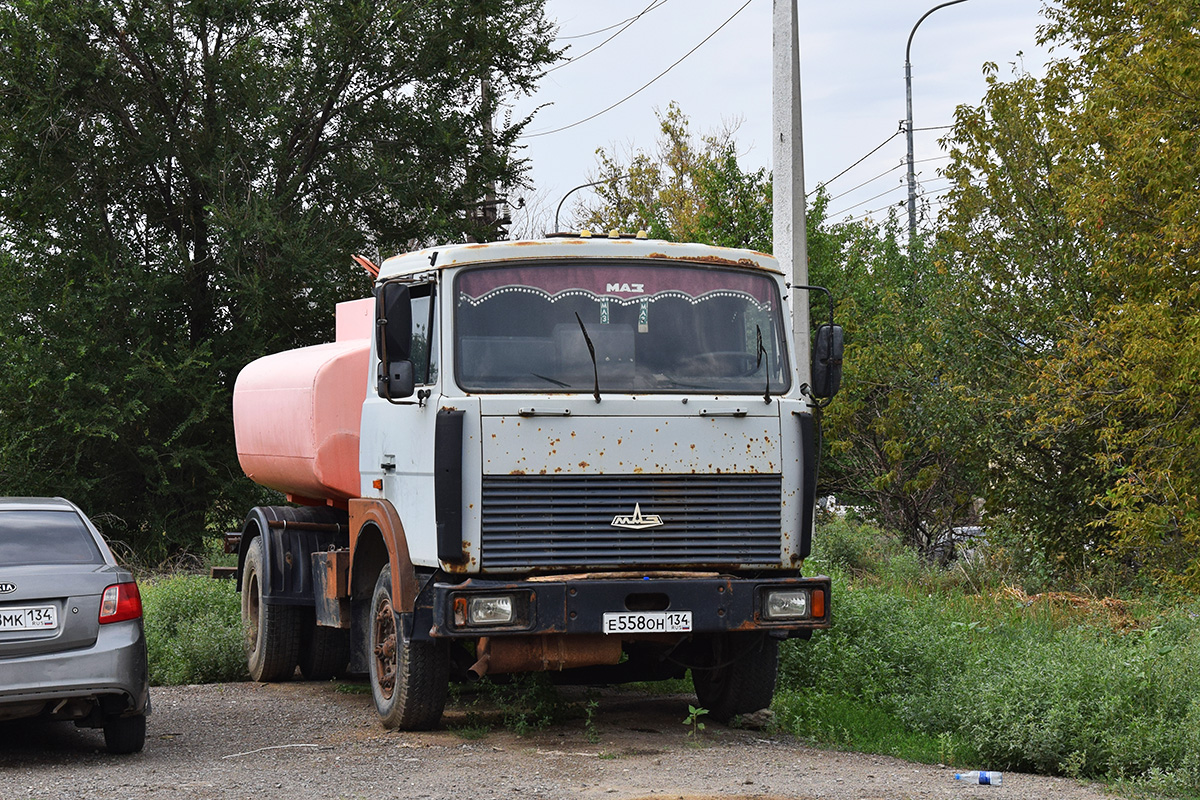 Волгоградская область, № Е 558 ОН 134 — МАЗ-533702