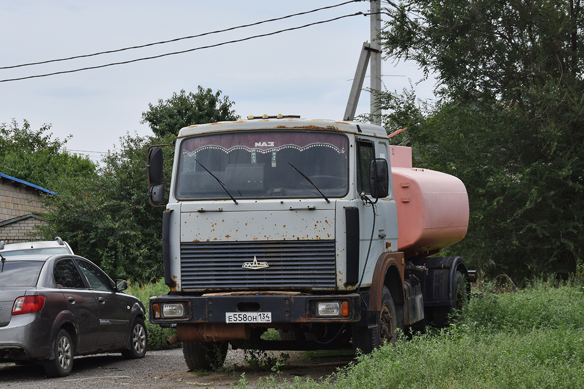 Волгоградская область, № Е 558 ОН 134 — МАЗ-533702