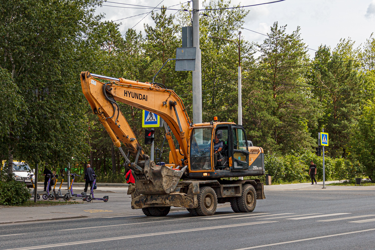 Тюменская область, № 8731 ТО 72 — Hyundai R210W-9S