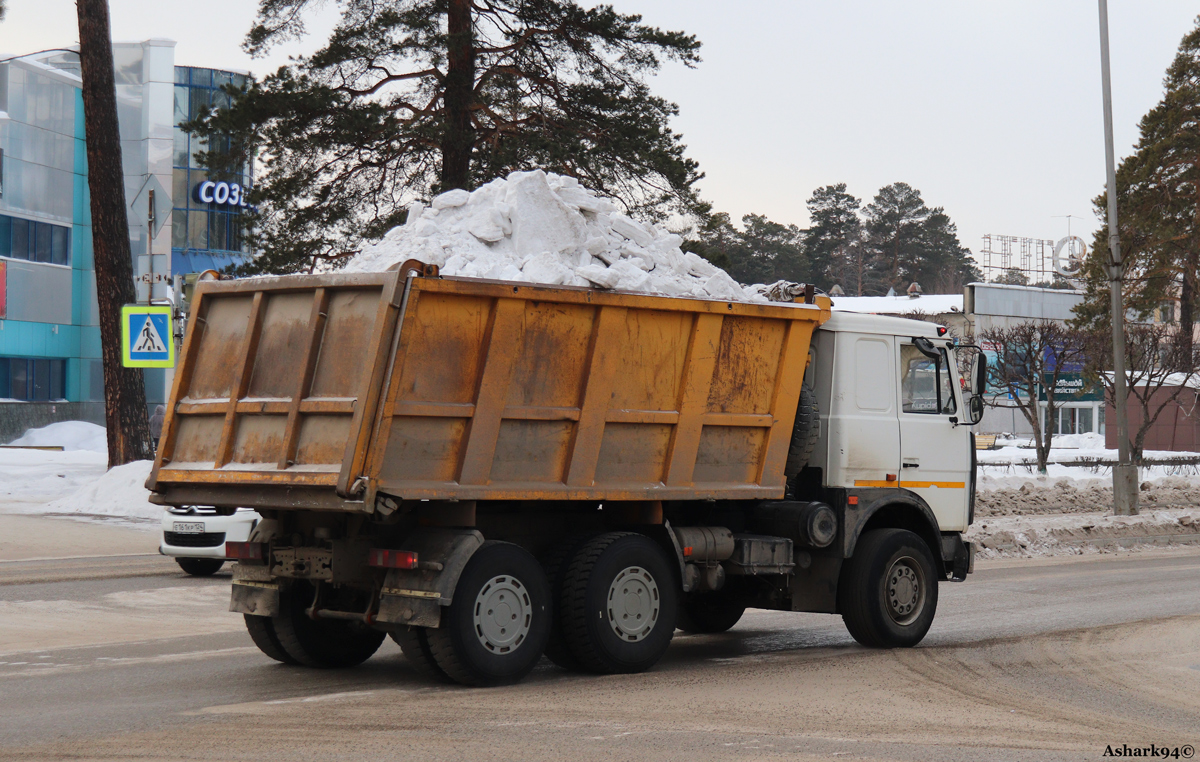 Красноярский край, № М 414 ЕС 124 — МАЗ-5516A5