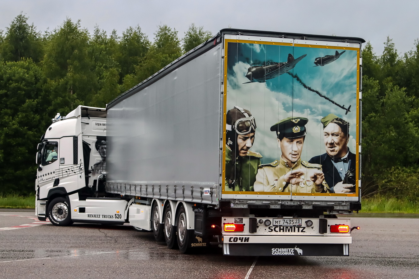 Краснодарский край, № МТ 7435 23 — Schmitz Cargobull S.CS / SCB*S3T / S01; Московская область — Фестиваль TruckDay 2025