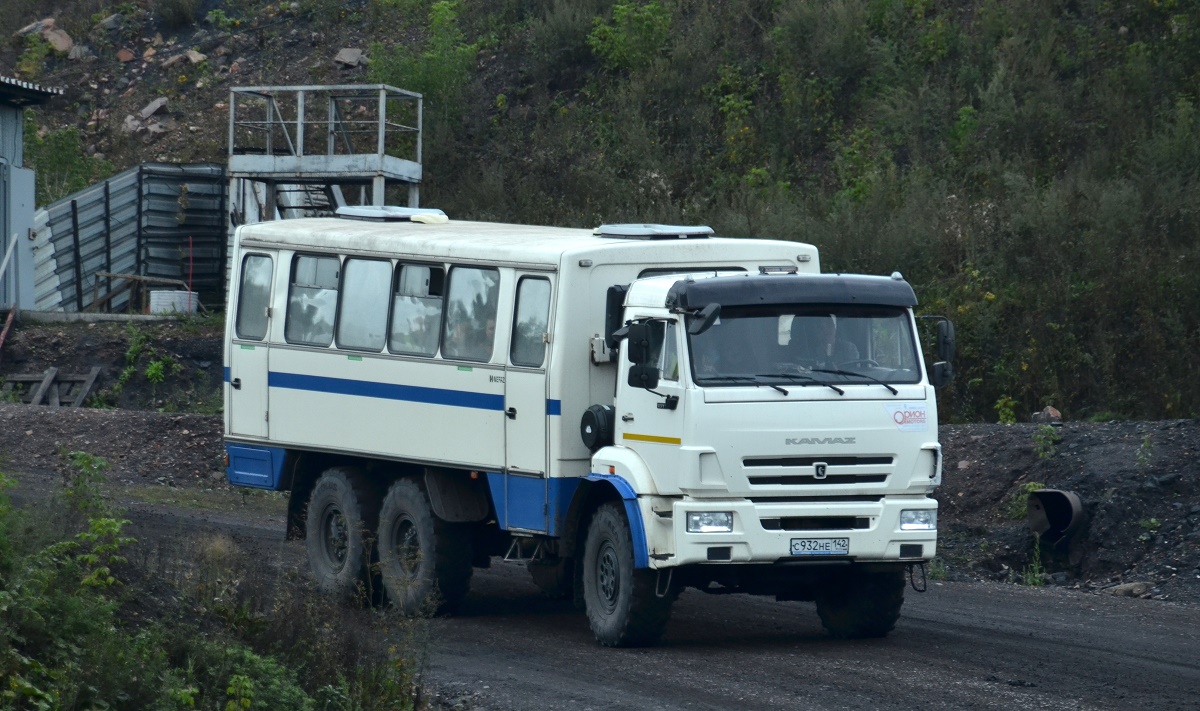 Кемеровская область, № С 932 НЕ 142 — КамАЗ-43118 (общая модель)