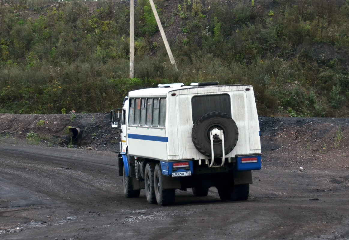 Кемеровская область, № С 932 НЕ 142 — КамАЗ-43118 (общая модель)