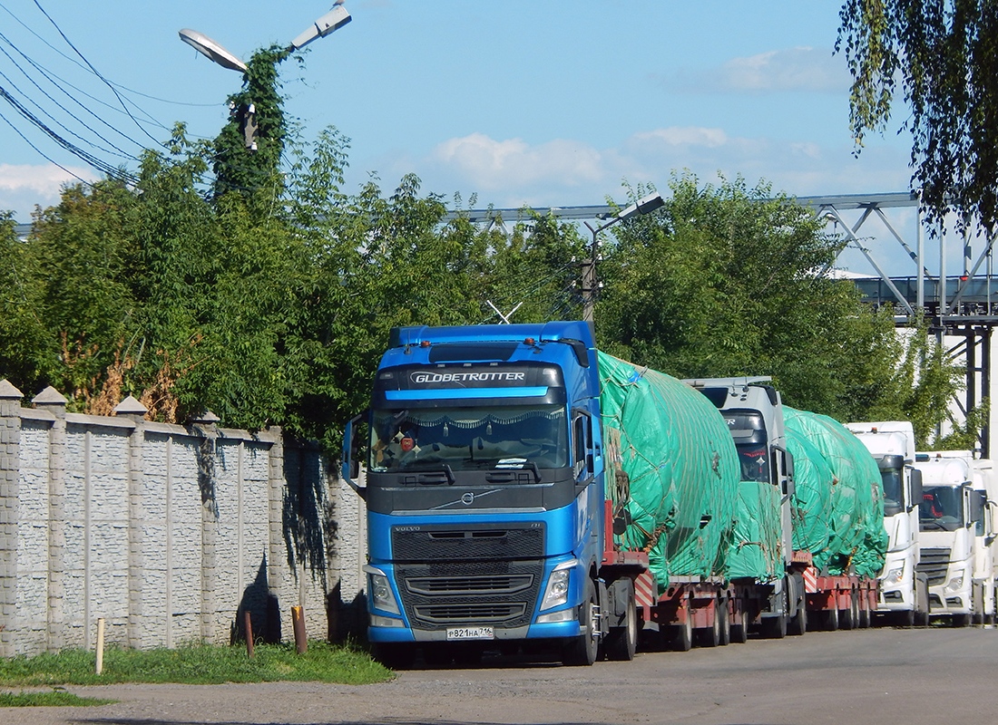 Татарстан, № Р 821 НА 716 — Volvo ('2012) FH.460 [X9P]