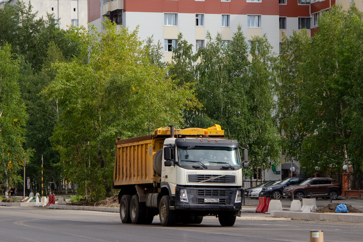 Ханты-Мансийский автоном.округ, № К 597 МС 186 — Volvo ('2010) FM.400