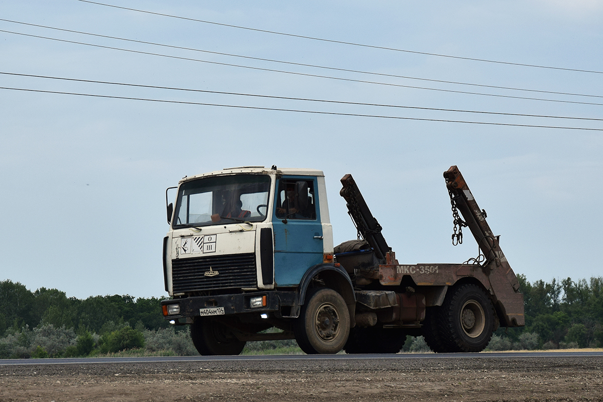 Волгоградская область, № М 404 НМ 134 — МАЗ-555102