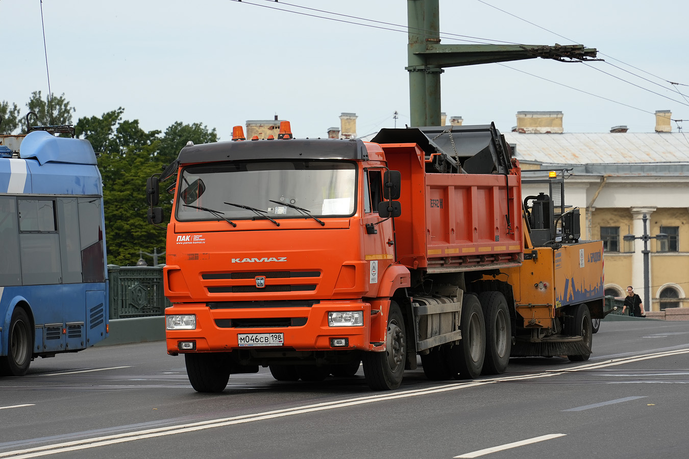 Санкт-Петербург, № М 046 СВ 198 — КамАЗ-65115 (общая модель)