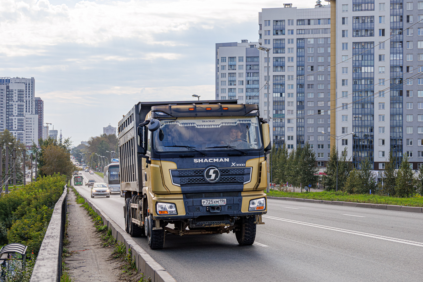 Свердловская область, № Р 725 ХМ 196 — Shaanxi Shacman X3000 SX3258