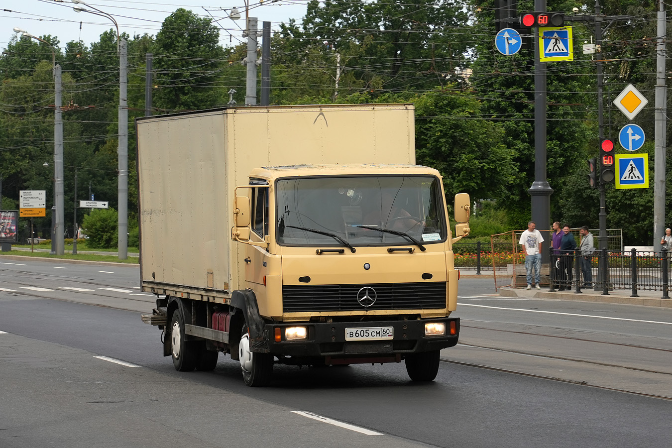 Псковская область, № В 605 СМ 60 — Mercedes-Benz LK 814