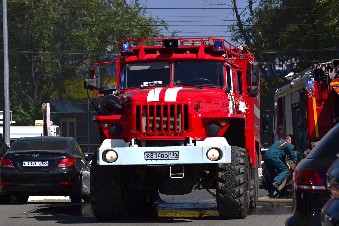 Волгоградская область, № В 814 ВО 134 — Урал-5557-70