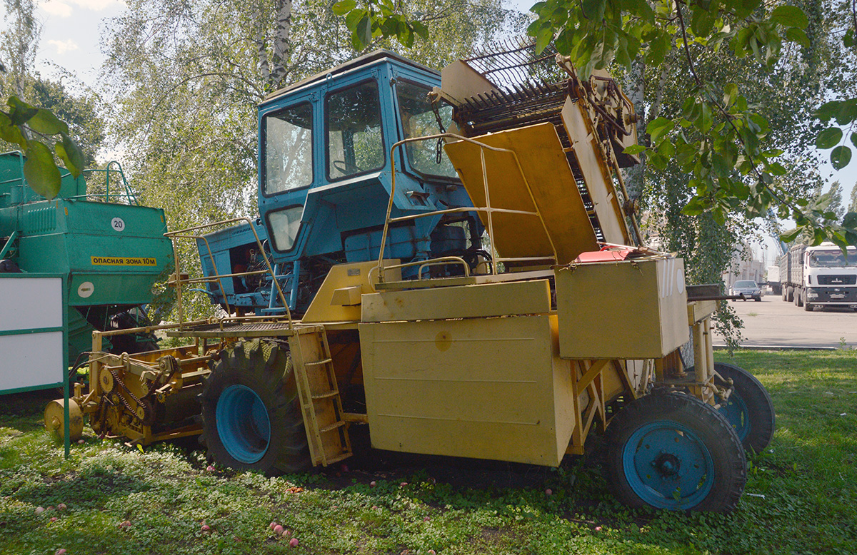 Воронежская область, № (36) Б/Н СТ 0068 — МТЗ-80; Воронежская область — Спецтехника на постаментах; Техника на постаментах, памятники (Воронежская область)