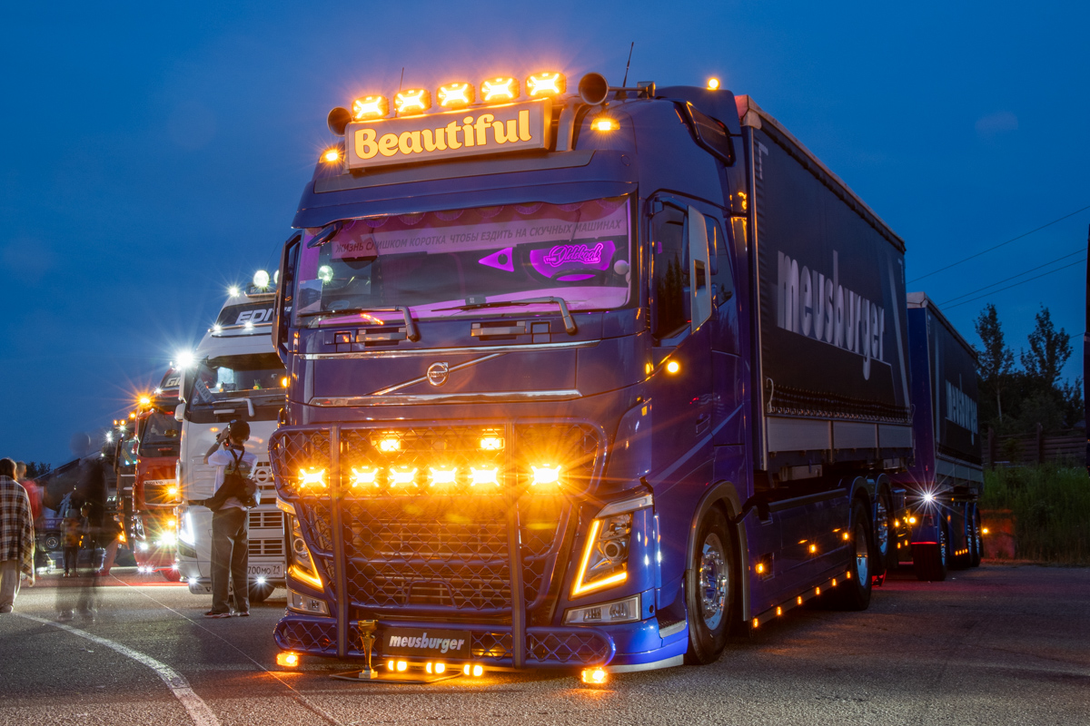 Новгородская область, № В 100 АН 53 — Volvo ('2012) FH.420 [X9P]; Московская область — Фестиваль TruckDay 2025