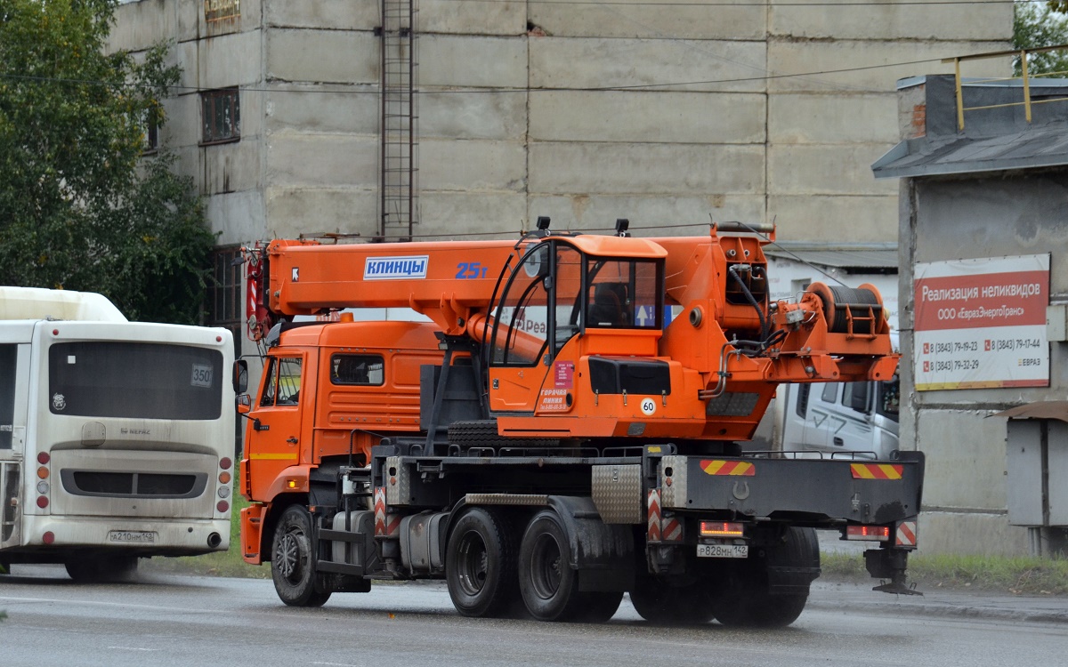 Кемеровская область, № Р 828 МН 142 — КамАЗ-65115 (общая модель)