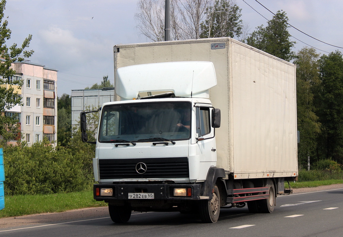 Псковская область, № У 282 ЕВ 60 — Mercedes-Benz LK 814