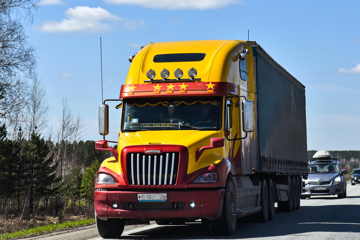 Московская область, № Р 010 ОТ 150 — Freightliner Columbia