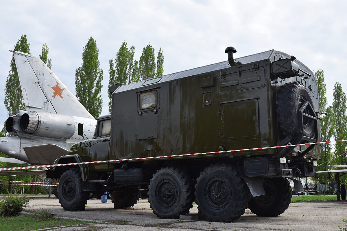 Саратовская область, № (64) Б/Н 0045 — ЗИЛ-131 (общая модель); Саратовская область — Автомобили без номеров; Саратовская область — Автомобили на постаментах