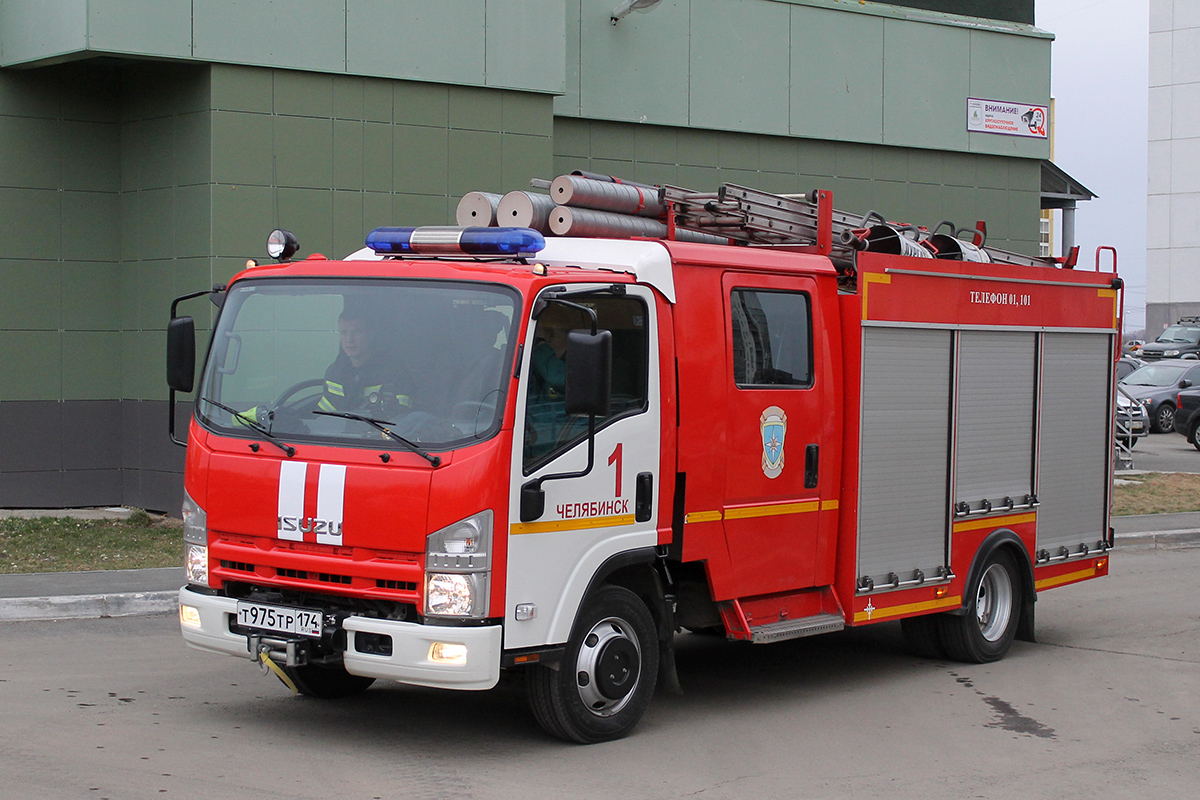 Челябинская область, № Т 975 ТР 174 — Isuzu NPR75 [Z7X]; Челябинская область — Пожар на улице Петра Сумина