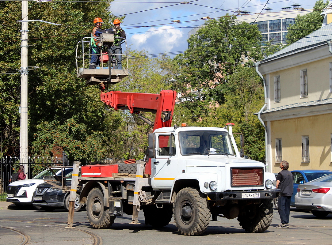Санкт-Петербург, № С 176 ХТ 198 — ГАЗ-33081 «Садко»