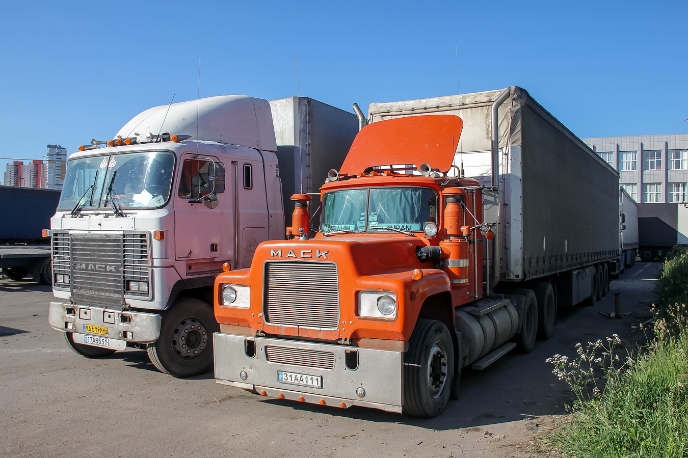 Иран, № 31 AA 111 — Mack R-Series