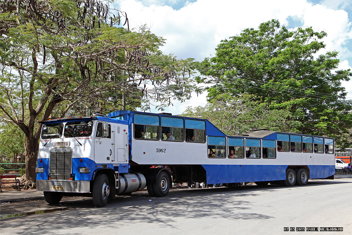 Куба, № B 058 057 — Freightliner FLA