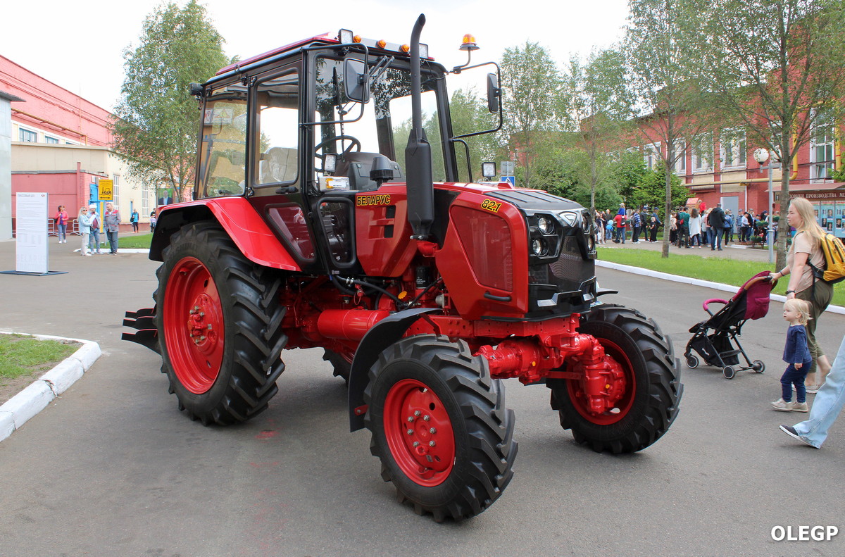Минск, № (BY-7) Б/Н СТ 0547 — Беларус-82.1; Минск — Новая техника ОАО МТЗ; Минск — День открытых дверей МТЗ-2025