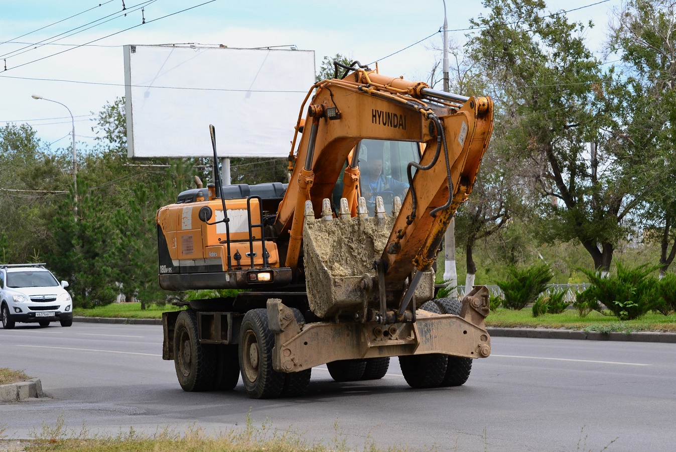 Волгоградская область, № 3833 СН 34 — Hyundai R180W