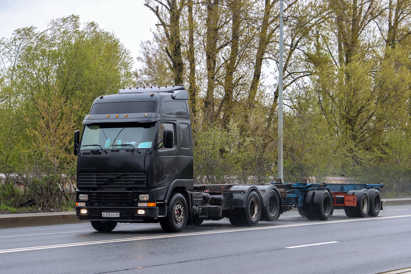 Псковская область, № В 126 КА 60 — Volvo ('1993) FH12.380
