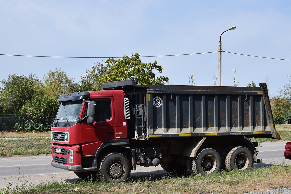 Волгоградская область, № С 999 ТА 36 — Volvo ('2002) FM12.400