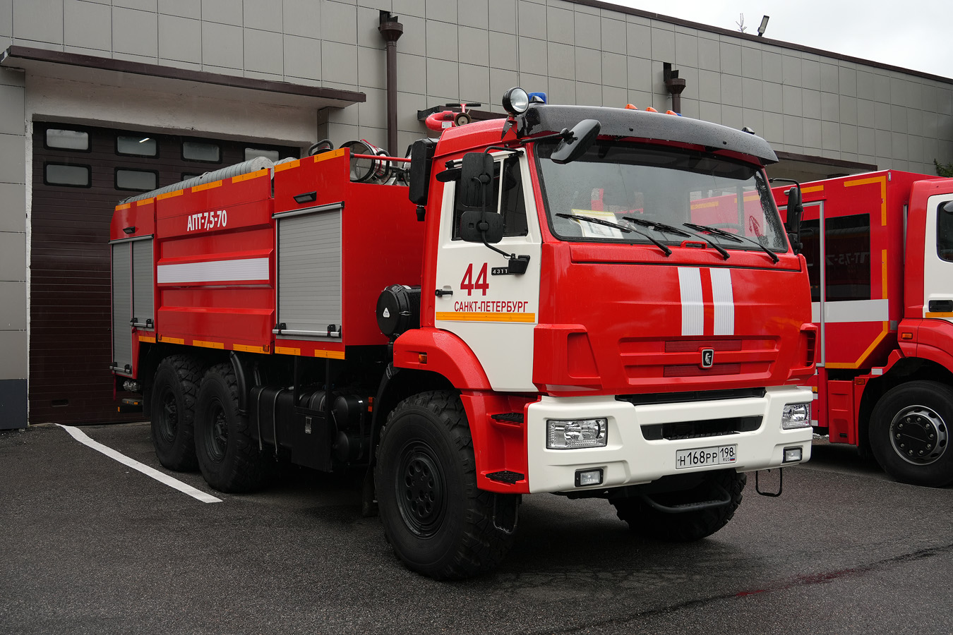 Санкт-Петербург, № Н 168 РР 198 — КамАЗ-43118-50
