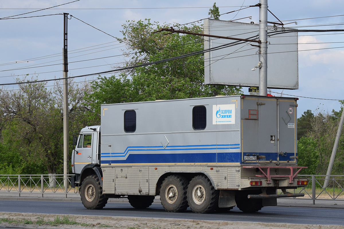 Оренбургская область, № Е 935 НК 156 — КамАЗ-43118-15 [43118R]