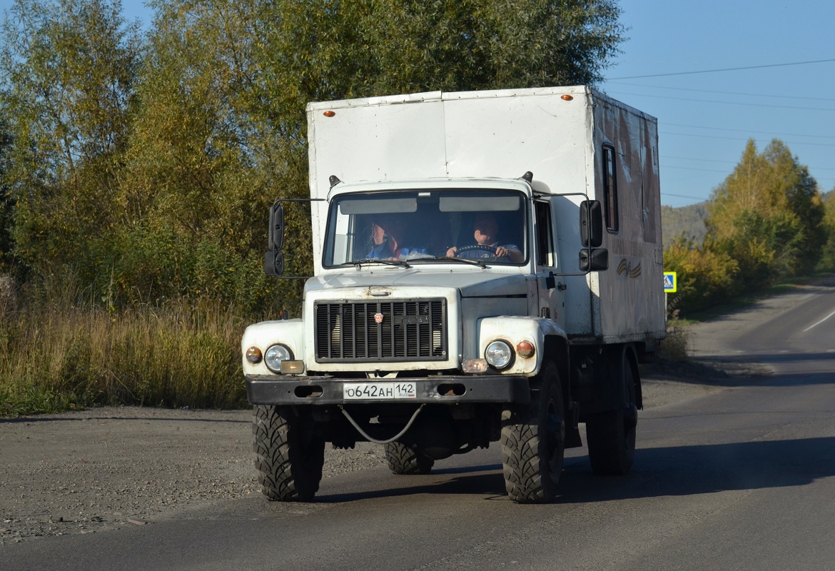 Кемеровская область, № О 642 АН 142 — ГАЗ-33081 «Садко»