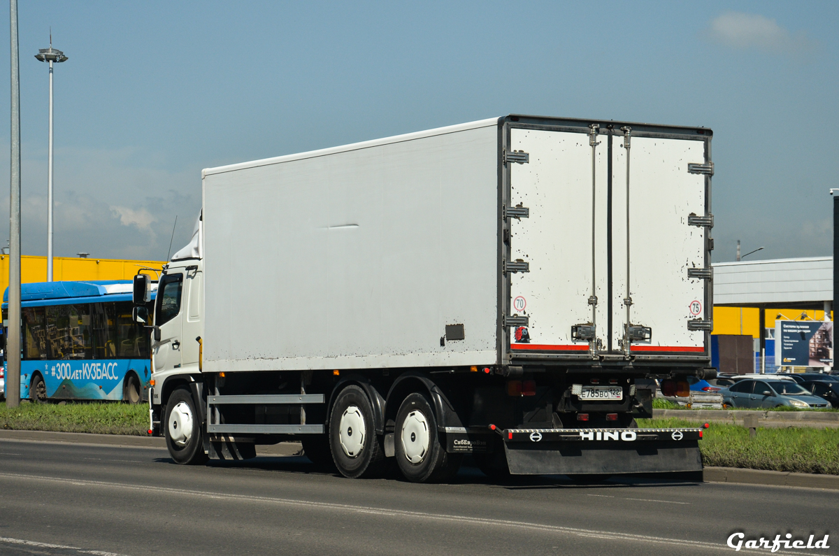 Алтайский край, № Е 785 ВО 122 — Hino 700