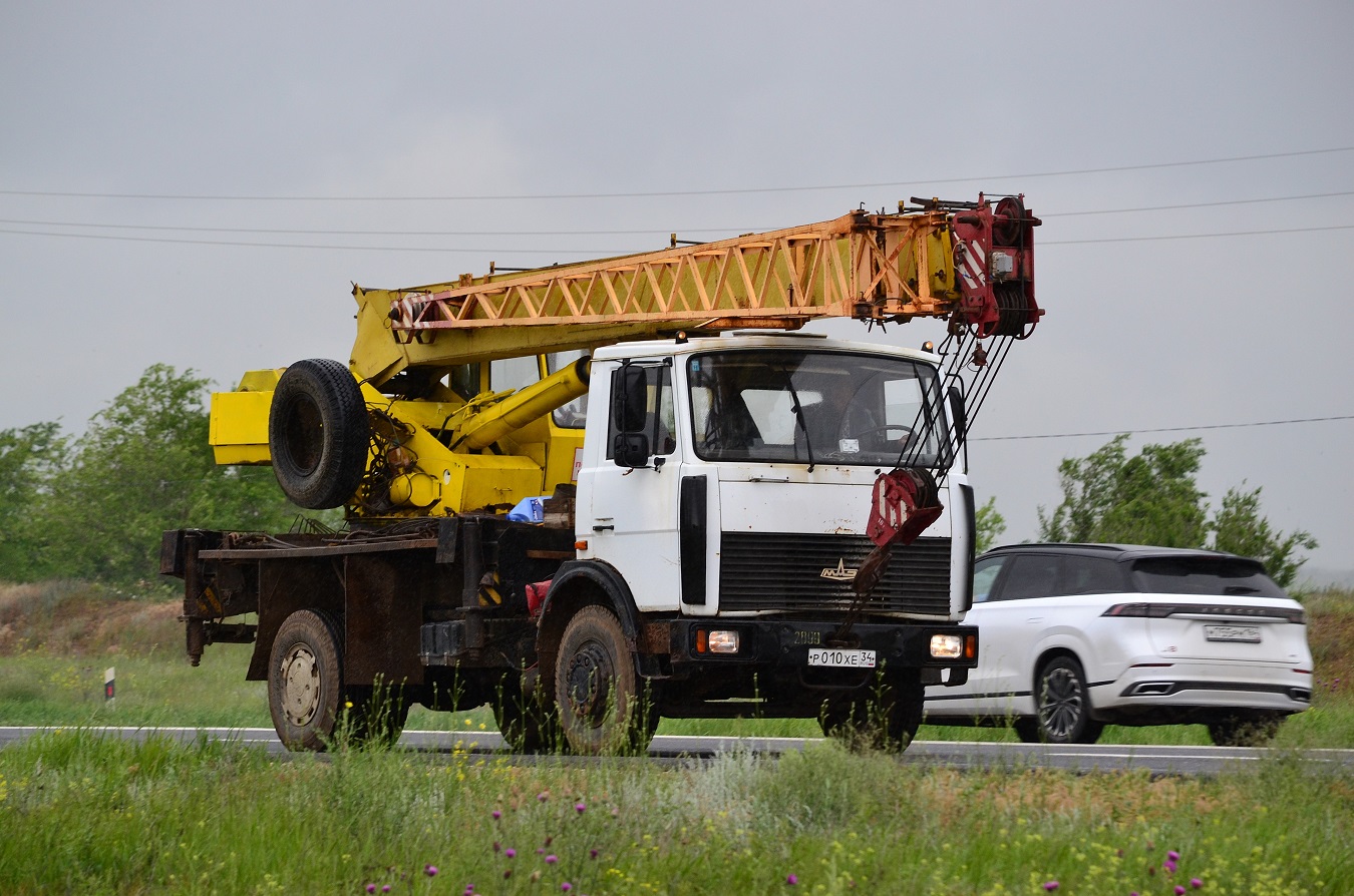 Волгоградская область, № Р 010 ХЕ 34 — МАЗ-5337A2