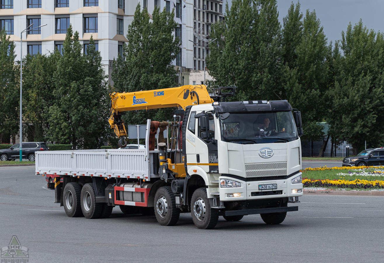 Восточно-Казахстанская область, № 438 BJ 16 — FAW J6 CA3310