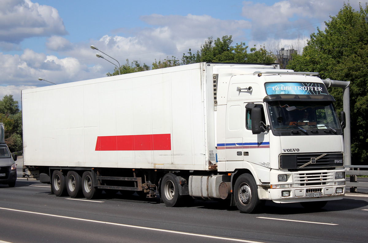 Дагестан, № Т 032 УТ 05 — Volvo ('1993) FH12.420