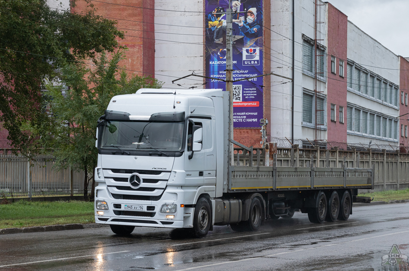 Павлодарская область, № 945 AV 14 — Mercedes-Benz Actros ('2009) 1844