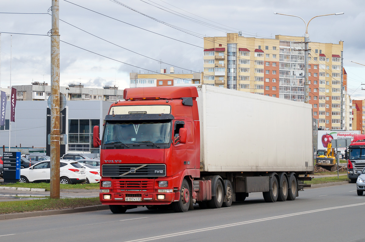 Мурманская область, № Е 197 КТ 51 — Volvo ('1993) FH12.380