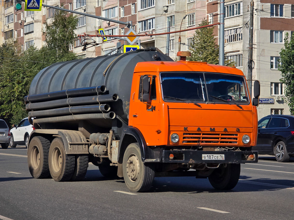 Татарстан, № В 187 СЕ 16 — КамАЗ-53213