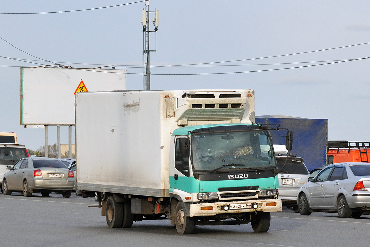 Кемеровская область, № К 352 МХ 142 — Isuzu Forward (общая модель)